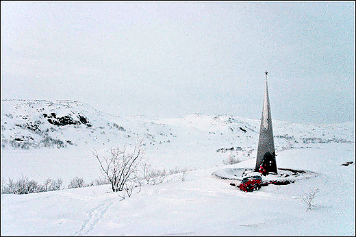 Памятник десантникам на мысе Пикшуев