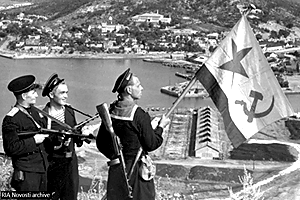 Советский флаг над Порт-Артуром